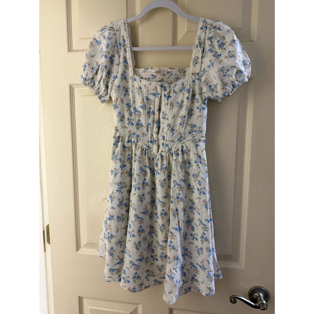 mine White Floral Puff-Sleeve Summer Dress with Blue Accents